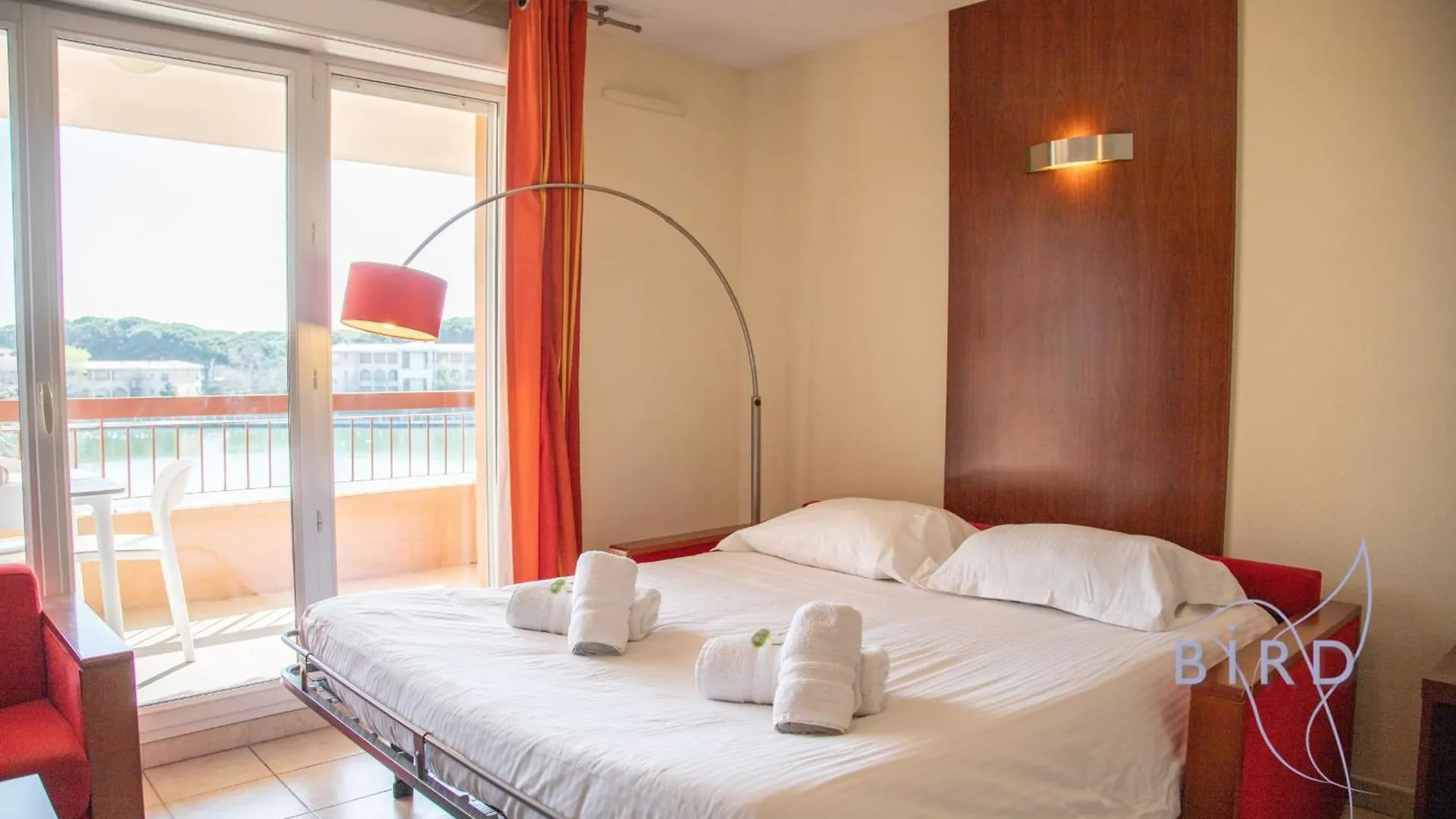 Magnificent One-Bedroom Apartment With Lake Views Near The Sea And Golf Mandelieu-la-Napoule