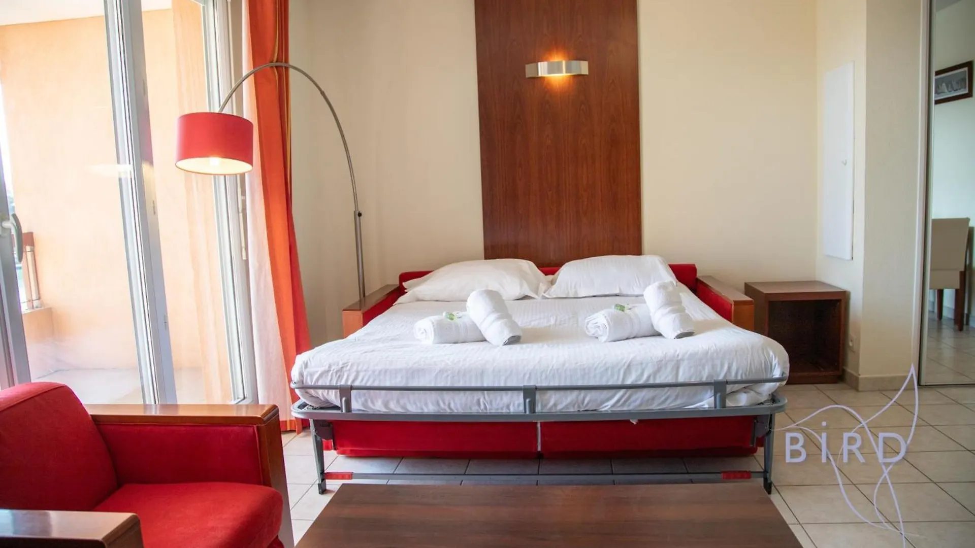 Magnificent One-Bedroom Apartment With Lake Views Near The Sea And Golf Mandelieu-la-Napoule
