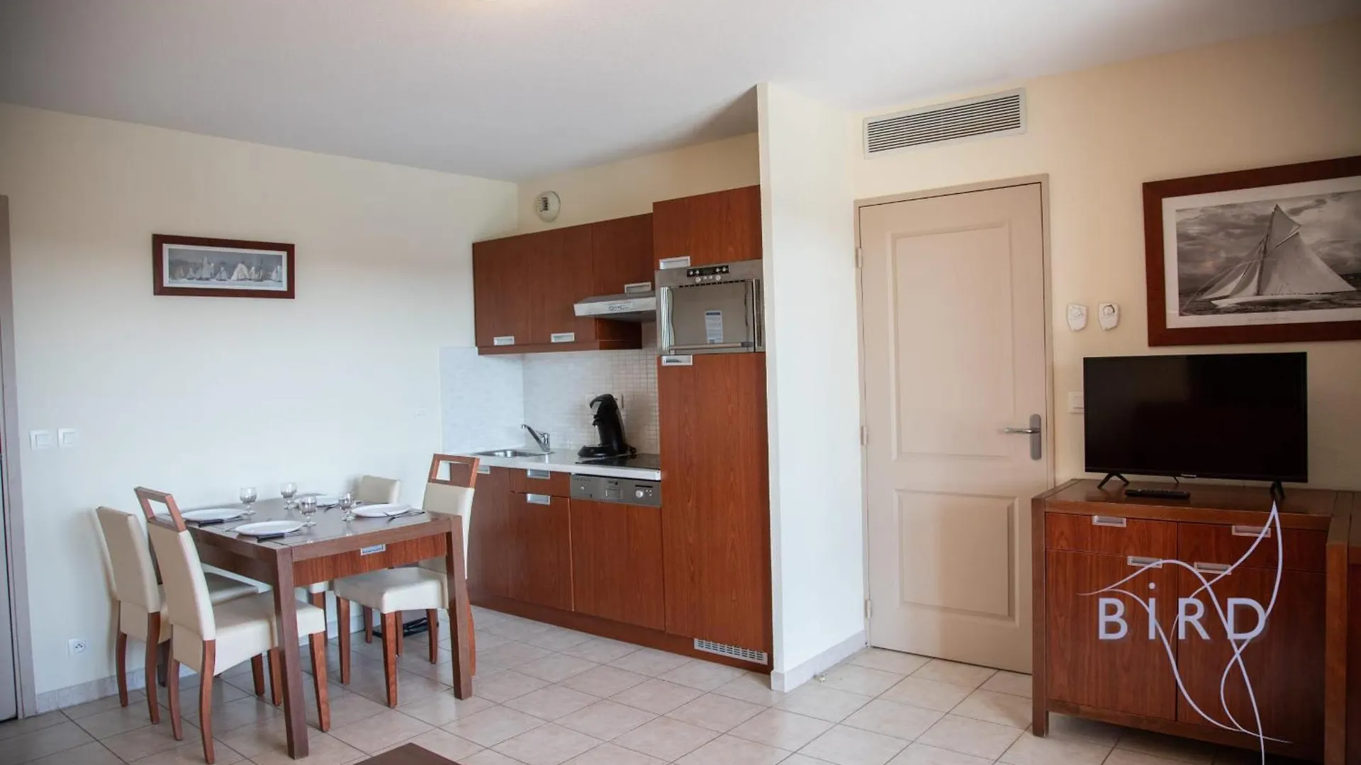 Magnificent One-Bedroom Apartment With Lake Views Near The Sea And Golf Mandelieu-la-Napoule